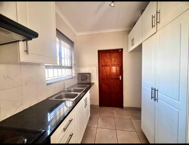 3 BEDROOM TOWNHOUSE FOR SALE IN BISHOPSTOWE